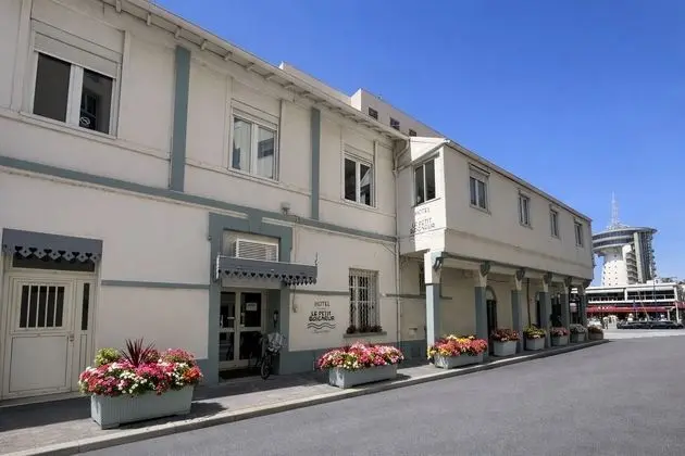 Hôtel du petit baigneur - Dış Mekan