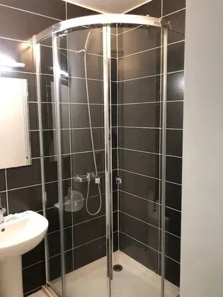 Hôtel du Stade ex Kyriad direct Lille - Villeneuve d'Ascq - Banyo Tipleri