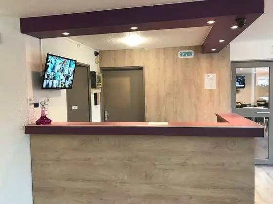 Hôtel du Stade ex Kyriad direct Lille - Villeneuve d'Ascq - İç Mekan