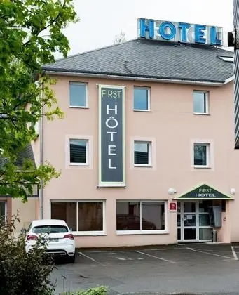 Hôtel First