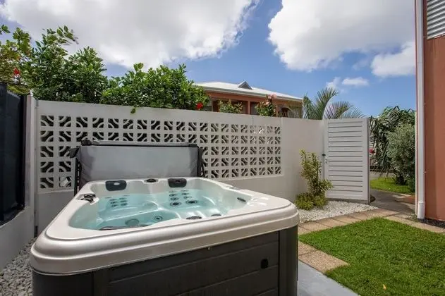 Hôtel Guadeloupe Palm Suites - Havuz