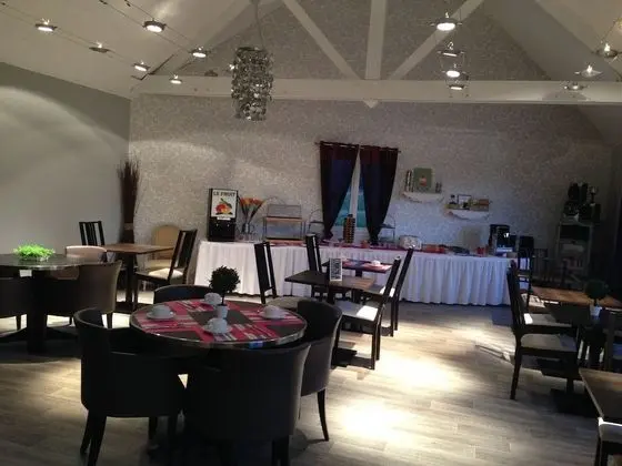 Hôtel HAPY ex Le Crépuscule - Yerinde Yemek