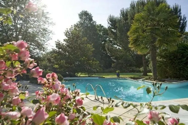 Hôtel La Roseraie - Havuz
