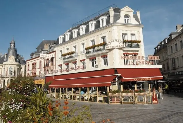 Hôtel Le Central - Dış Mekan
