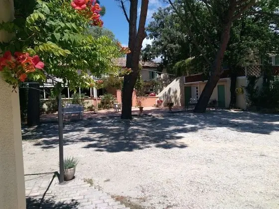 Hôtel Le Chêne Vert - Dış Mekan