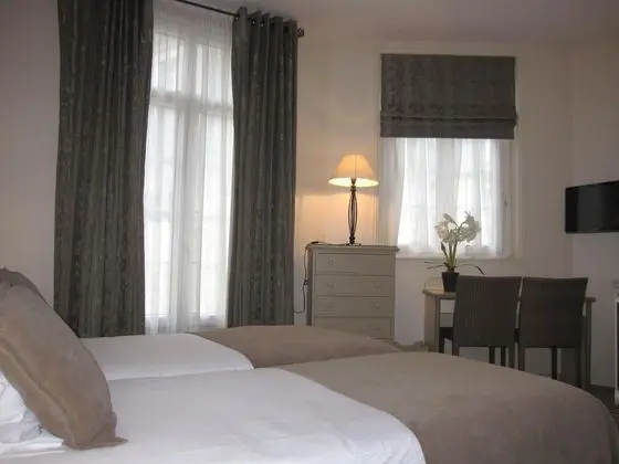 Hôtel Le Fer à Cheval - Genel