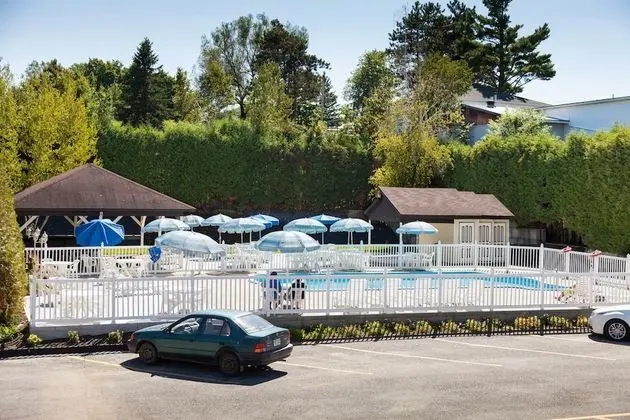 Hôtel Le Floral - Havuz
