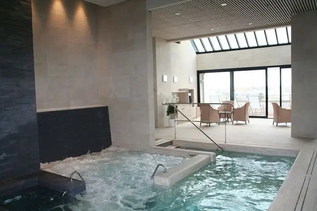 Hôtel Le Nouveau Monde - Havuz