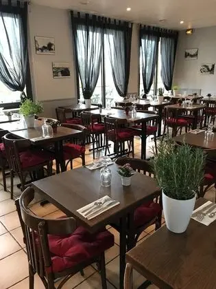 Hôtel Le Pavillon de l'Aéro - Yerinde Yemek