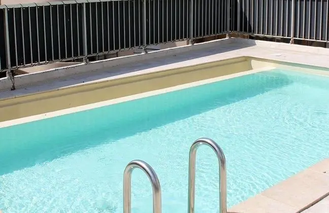 Hôtel Le Revest - Havuz