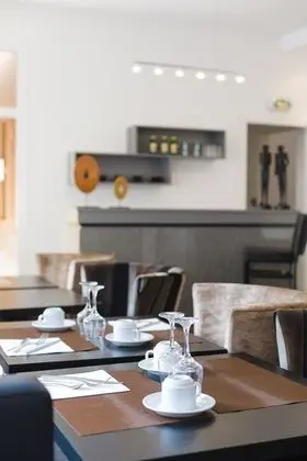 Hôtel Le Saint Louis - Yerinde Yemek