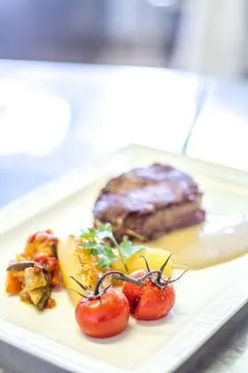 Hôtel Les 13 Assiettes - Yerinde Yemek