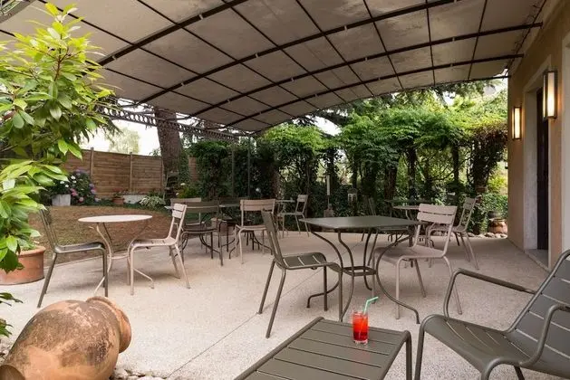 Hôtel Les Amandiers - Dış Mekan