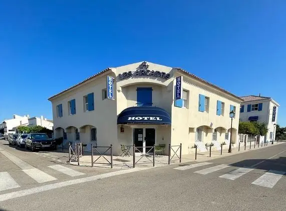 Hôtel les Arcades