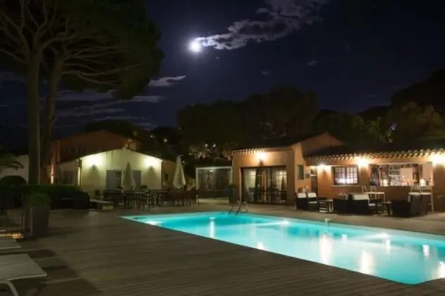Hôtel les Capucines - Havuz