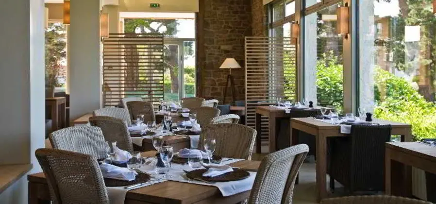 Hôtel Les Costans, The Originals Relais - Yeme / İçme
