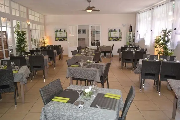Hôtel Les Falaises - Yerinde Yemek