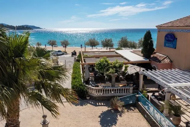 Hôtel Les Flots Bleus - Dış Mekan