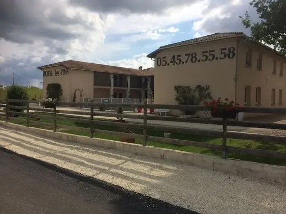 Hôtel les Pins - Dış Mekan