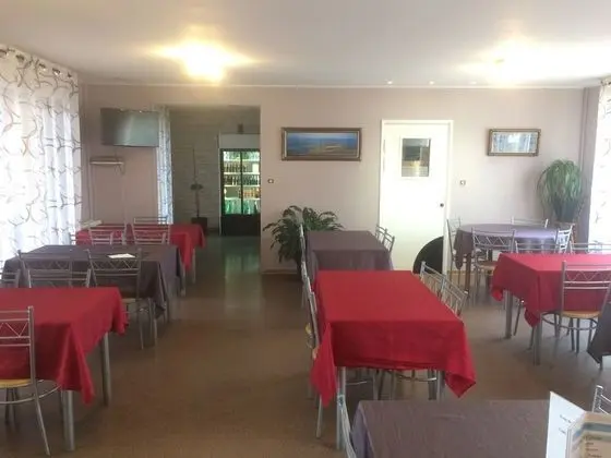 Hôtel les Pins - Yerinde Yemek