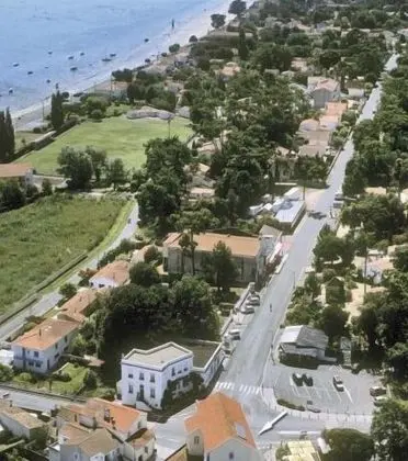 Hôtel Les Pins - Dış Mekan