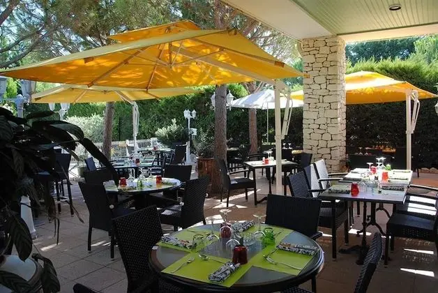 Hôtel Lou Mistralou - Yerinde Yemek