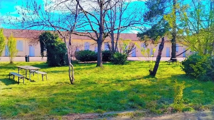 Hôtel & Résidence Avermes - Dış Mekan