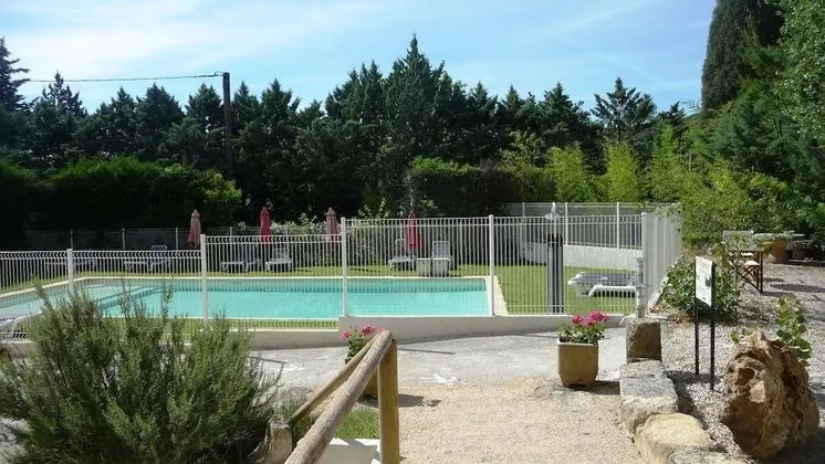 Hôtel Restaurant Le Colombier - Havuz