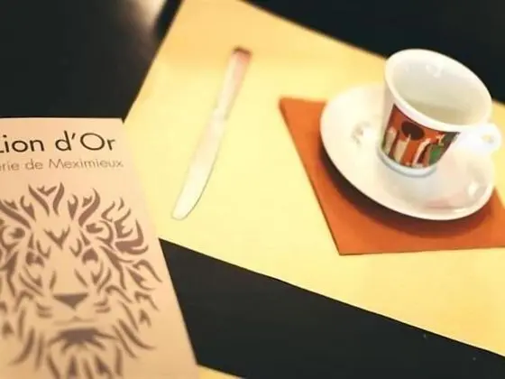 Hôtel Restaurant Le Lion dOr - Yerinde Yemek