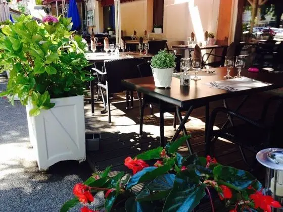 Hôtel - Restaurant les Marronniers - Yerinde Yemek