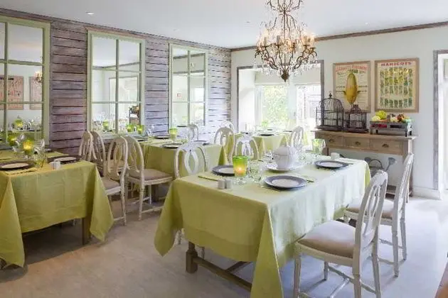 Hôtel Restaurant Les Ormes, The Originals Relais - Yeme / İçme