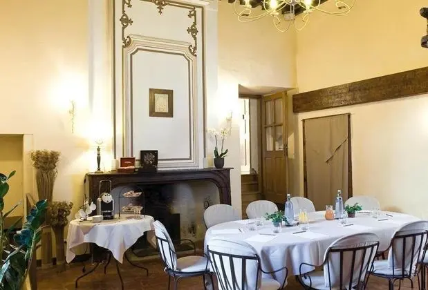 Hôtel Restaurant Les Remparts - Yerinde Yemek