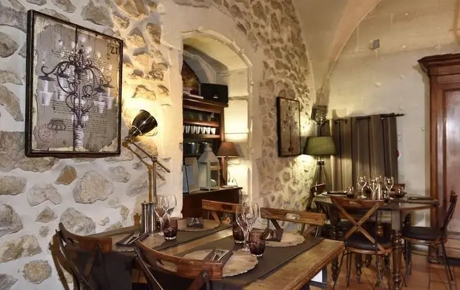 Hôtel Restaurant L'Oustaloun - Yerinde Yemek