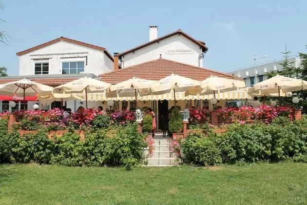 Hôtel Restaurant Maison Blanche - Dış Mekan
