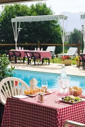 Hôtel Restaurant SPA Les Soldanelles - Havuz