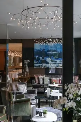 Hôtel-Restaurant Valrose - Lobi