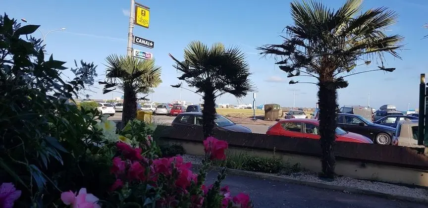 Hôtel Windsor FRONT DE MER - Dış Mekan