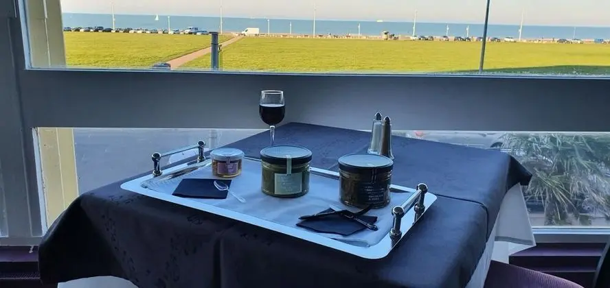 Hôtel Windsor FRONT DE MER - Yerinde Yemek