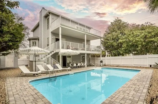 Hourglass by Avantstay Chic Beach Getaway w/ Pool & Two Large Balconies
