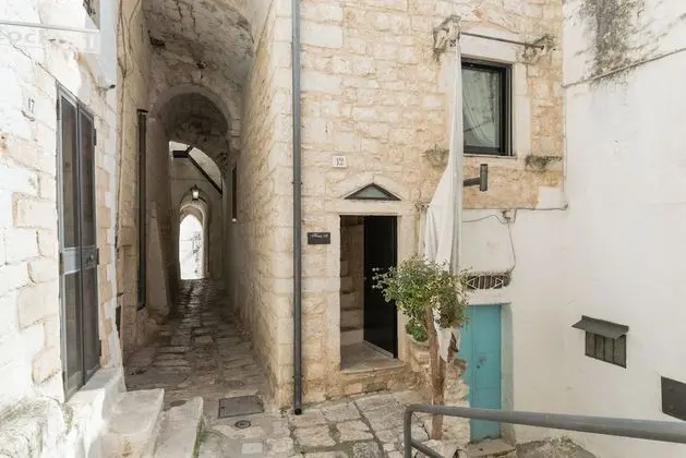 House 112 by Wonderful Italy