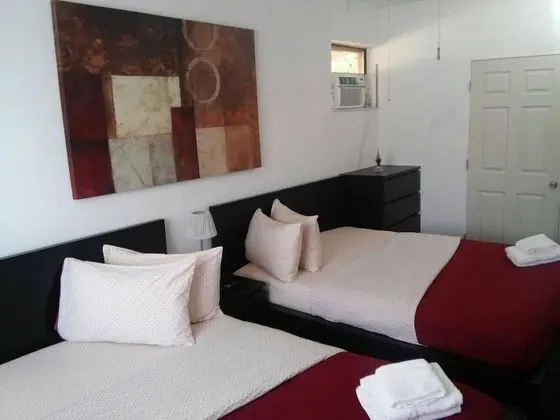 House for 12 - Oda