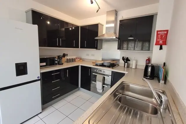House of 4 Chimneys by Your Lettings UK - Mutfak