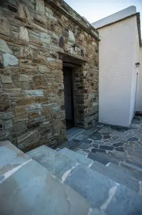 House With A Pool In Andros - Dış Mekan