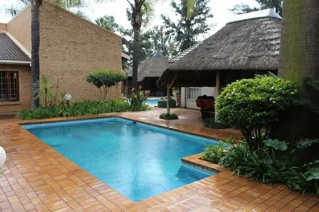 House and Heart Guest House - Havuz