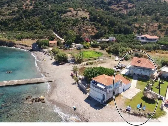 House Just on the Beach -included 2 Canoe and 2 Bicycles