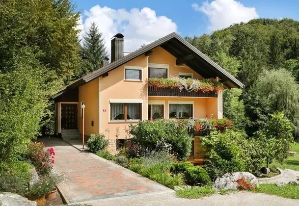 House Mavko Near Lake Cerknica