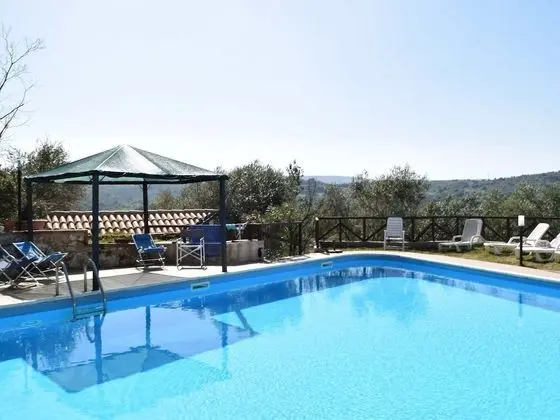 House With Panoramic Terrace, Near the Sea and the City of Syracuse - Havuz
