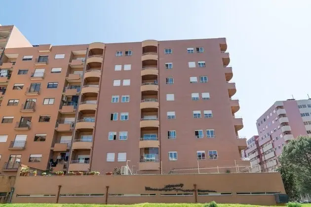House and People - Artur Bivar - Dış Mekan