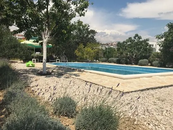 House With Pool in Split Near the Beach - Havuz