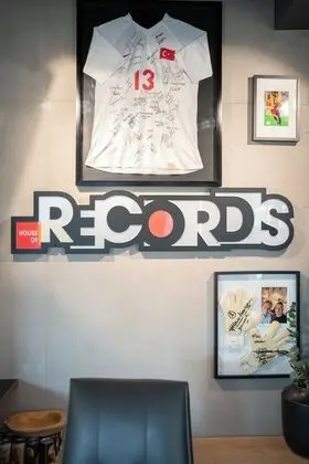 House of Records - Lobi